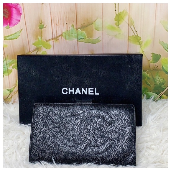 CHANEL Handbags - Authentic Chanel CC Carviar Wallet